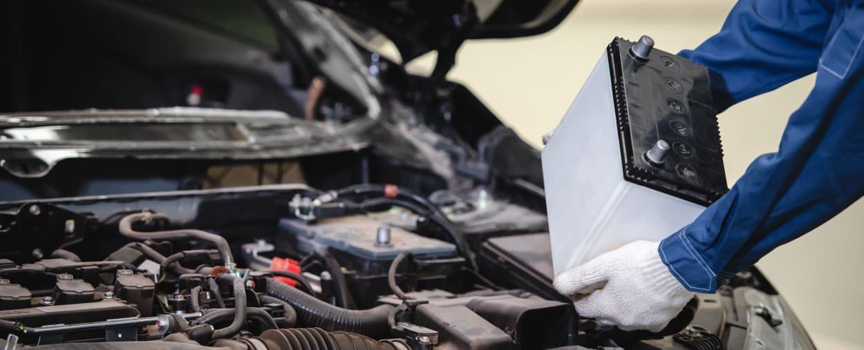 Key_functions_of_an_automotive_battery_hero