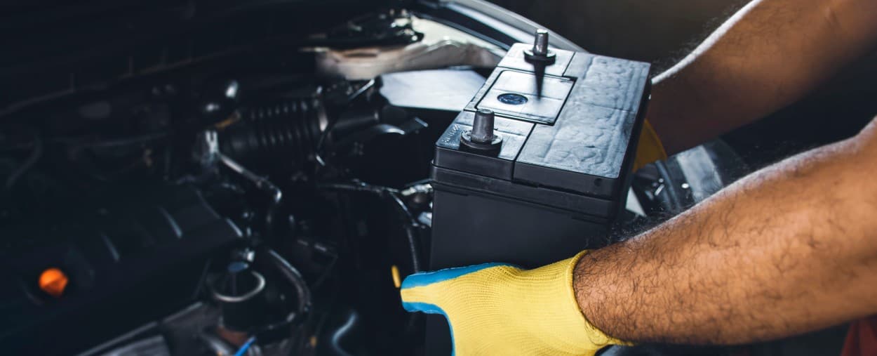 Key_functions_of_an_automotive_battery_hero